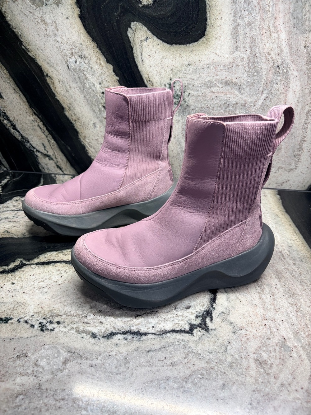 The North Face Women’s Leather Chelsea Boots Pink Waterproof SlipOn Boots Size 7